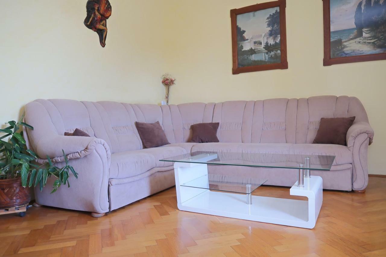 Guest House Ivo Ловран Екстер'єр фото